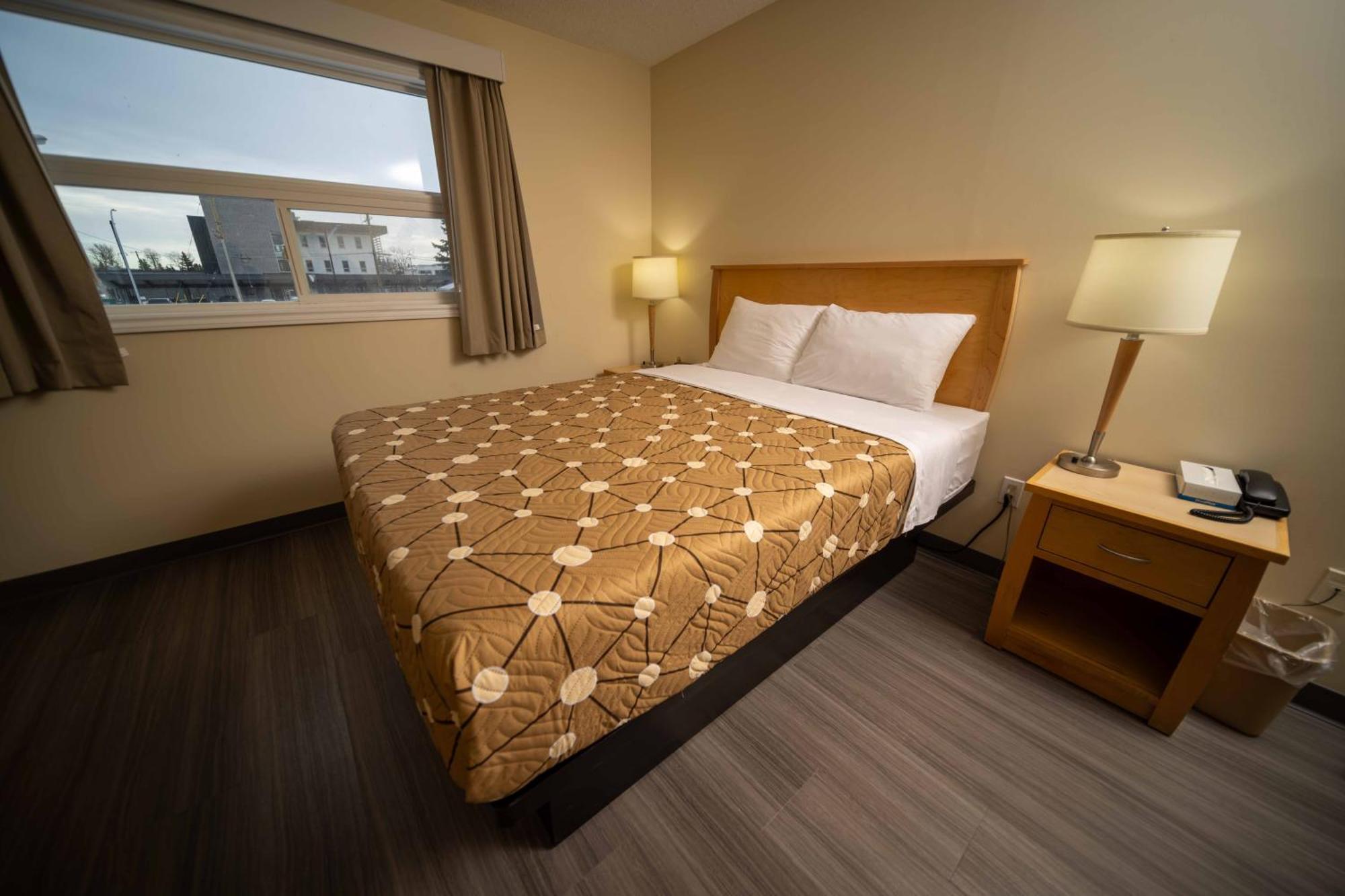 Northern Lights Inn Fort St. John ภายนอก รูปภาพ
